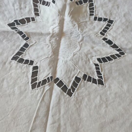 Vintage embroidered tablecloth 98x98 cm with cutwork and sunflower design like new
