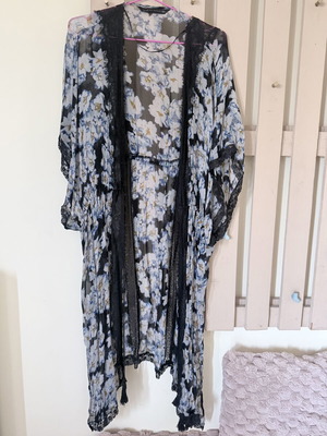 Zara medium floral transparent kimono with black lace