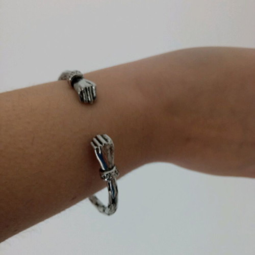 Unisex silver handcuff bracelet like new, openable