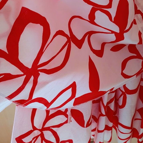 Summer dress with floral pattern and side tie