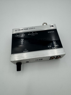 Native Instruments Traktor Audio 6 DJ audio interface