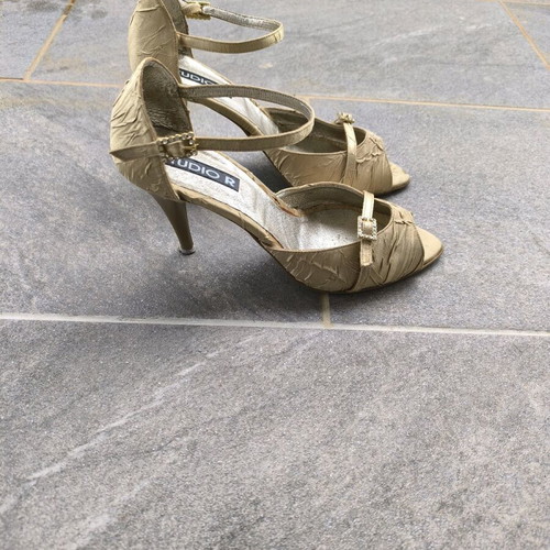 Gold sandals with ankle buckle, 9cm heel, like new