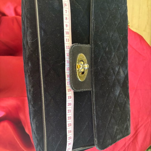 Velvet shoulder bag with gold chain like new, 28x20cm