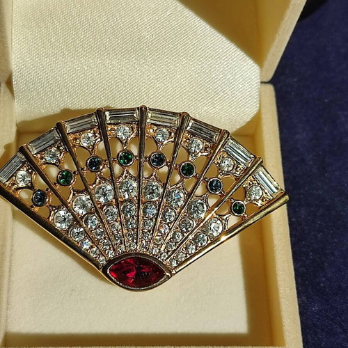 Vintage pin The Attwood Collection used, 24K gold plated