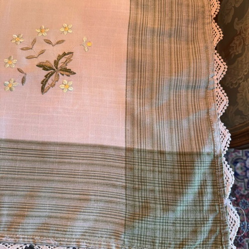 Embroidered tablecloth with flowers and lace, like new, 170x130 cm