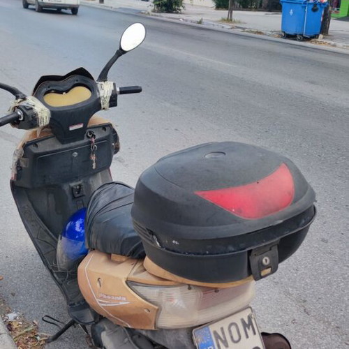 Haojin 150cc scooter, silver, 25,000 km