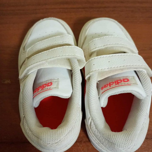 Adidas kids shoes size 24 like new