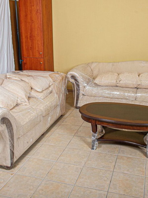 Καναπέδες δύο, διθέσιος και τριθέσιος που γίνεται κρεβάτι, σαν καινούργιο