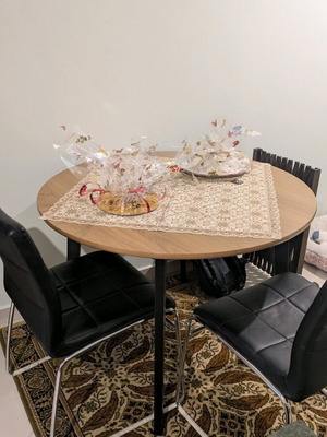 Jysk Dining Table like new, diameter 105 cm, height 75 cm
