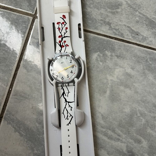 Swatch Time to Spring SO29K102 collectible watch