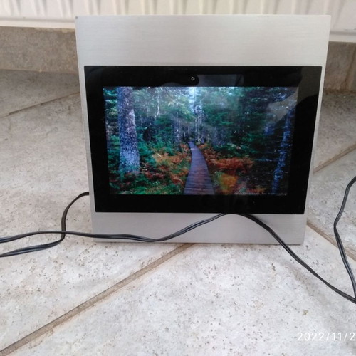 Ψηφιακή βιντεο-κορνίζα Toshiba DPF7XSE μεταχειρισμένη