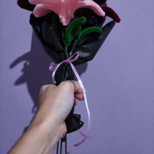 Handmade flower bouquet in pink and burgundy, 6 flowers