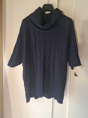 Navy knitted pullover sweater blue like new, size XL