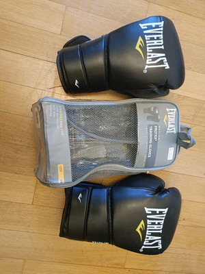 Γάντια box Everlast μεταχειρισμένα, σε πολύ καλή κατάσταση