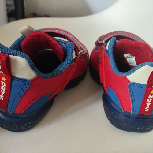 Bull Boys athletic shoes size 31 like new, blue and red