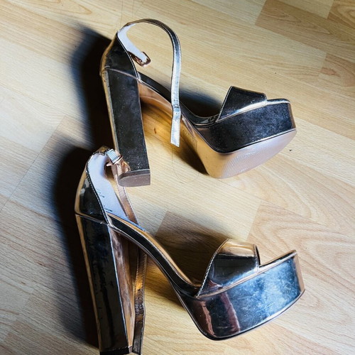 Steve Madden gold platform sandals, size 39