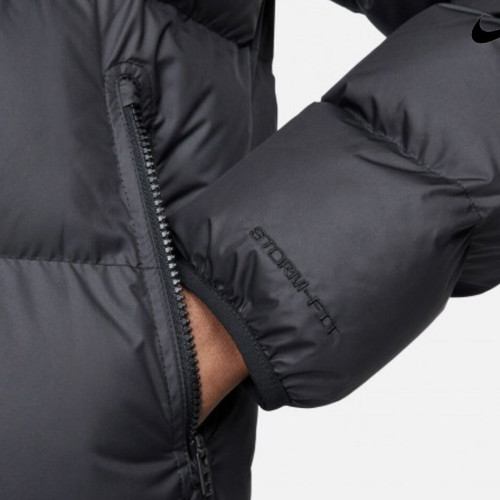 Nike Storm-FIT Windrunner PrimaLoft® men's jacket like new, size M, black