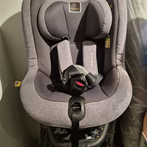 Inglesina Keplero car seat used with isofix and 270° rotation