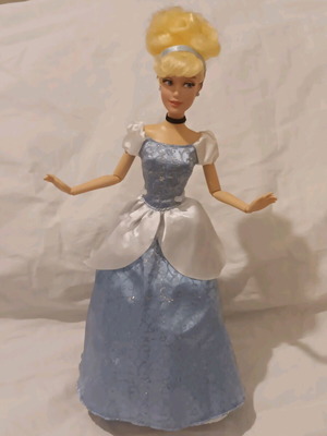 Disney Store Cinderella doll used 2012 with authentic outfit