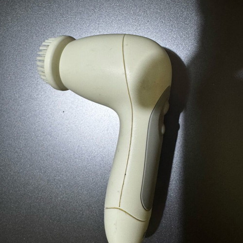 Braun facial cleansing brush used