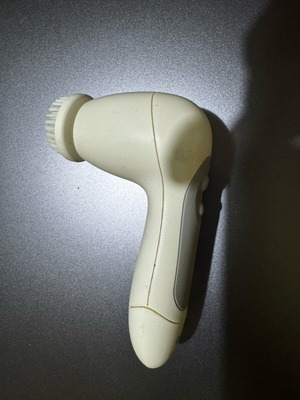 Braun facial cleansing brush used