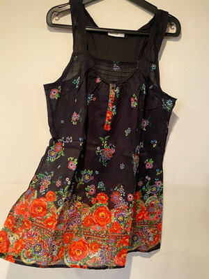 Women's blouse like new, semi-transparent fabric, black and red, size L