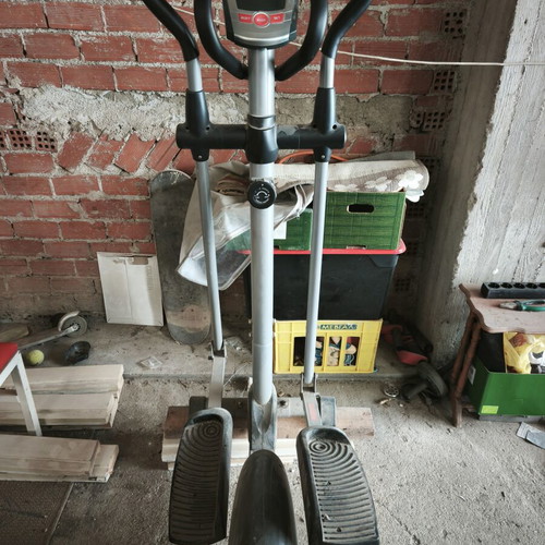 Elliptical machine slightly used, screen not working