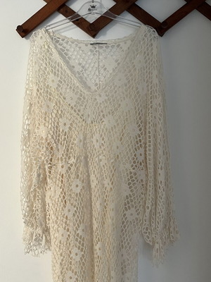 Maxi dress Zara netted with short lining, like new, medium size, white
