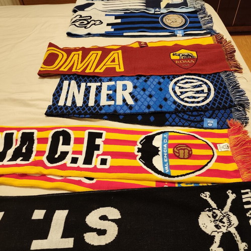 Official boutique scarves from football clubs