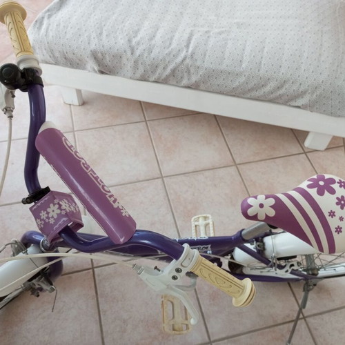 Mountain bikes like new, pink with gears and purple