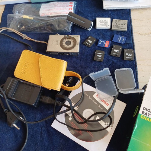 Canon IXUS 50 Digital Compact Camera 5.0MP with accessories