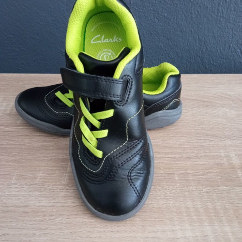 Clarks Award Fly O Kids' Shoes used, size 29