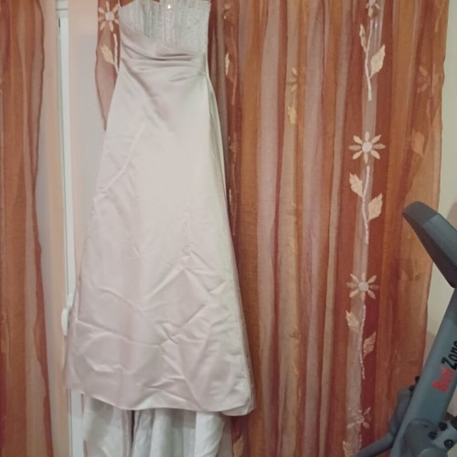 Wedding dress like new, strapless ivory with train and petticoat