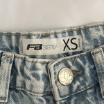 Jeans with white flowers like new, size XS