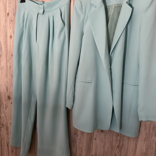 Studio 83 suit turquoise, like new, jacket M pants large