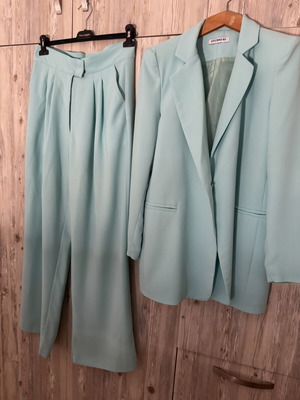 Studio 83 suit turquoise, like new, jacket M pants large
