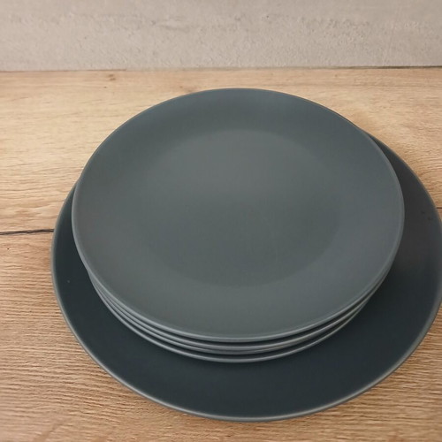 Ikea plate set, grey, 4 small and 1 large