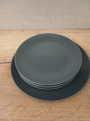 Ikea plate set, grey, 4 small and 1 large