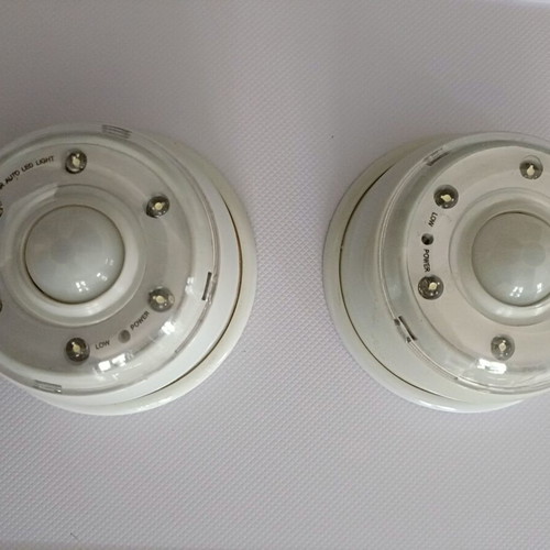 Motion sensor light used with magnetic base
