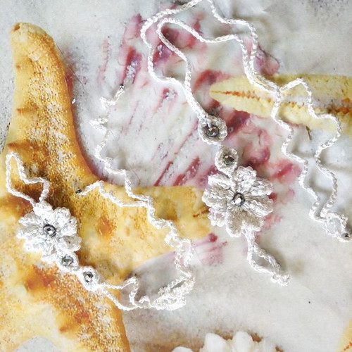 Jewellery *Barefoot* for feet white color. Kainurya.