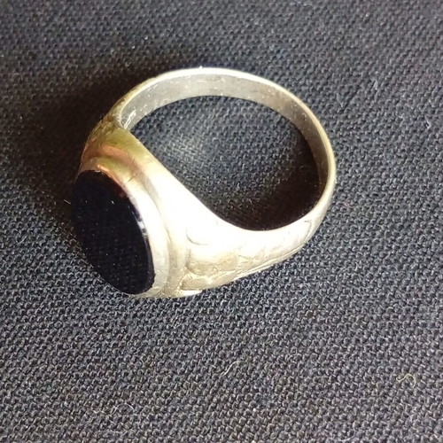 Silver ring with onyx 835 used, size 19.2 mm