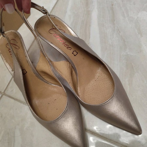 Leather pumps no 41, like new, worn once, gold