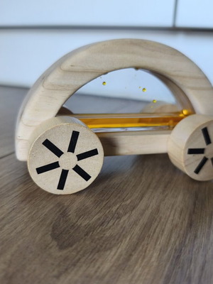 Plan Toys Αυτοκίνητο με κίτρινο υγρό για 18+ μηνών, καινούργιο