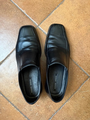 Leather shoes used, size 41, black moccasins