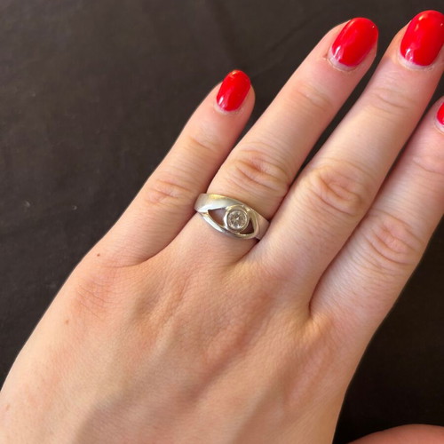 Silver 925 ring with white stone like new
