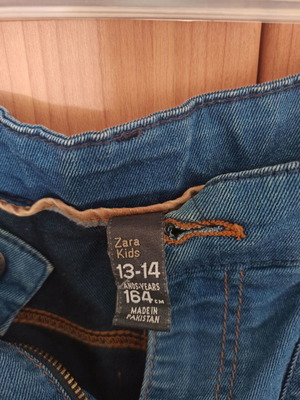 Βερμούδα τζιν Zara μπλε μεταχειρισμένη για 13 ετών, μέγεθος 164 cm