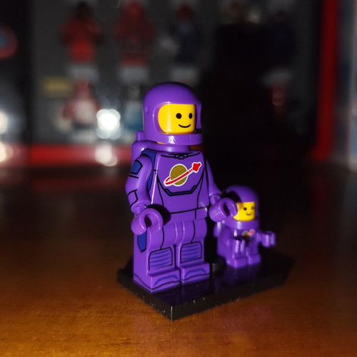 Purple Astronaut figure with baby and base, Lepin