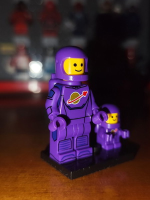 Purple Astronaut figure with baby and base, Lepin