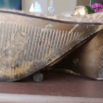 Leather handmade Italian pump like new, multicolor