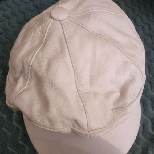 Women's hat like new, size M, white